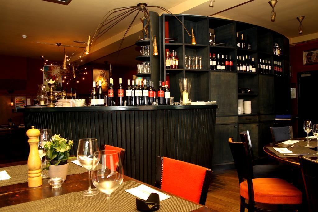 Hotel Restaurant Brasserie Kanne & Kruike ภายนอก รูปภาพ